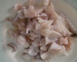 Foto del paso 2 de la receta: Alubias con calamares y gambas