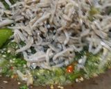 Foto langkah ke 4 dari resep Sambel teri cabe hijau.