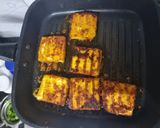 A picture of step 2 of Grilled paneer sizzler with Makhni sauce.