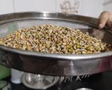 A picture of step 1 of Mixed sprouts and veggies salad with pomegranates.