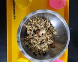 A picture of step 3 of Rose shaped oats granuola with buttermilk.