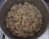 A picture of step 2 of Tortellini alla carne with sauce of dried tomatoes.
