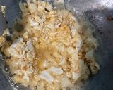 Foto langkah ke 2 dari resep Nasi Goreng Bawang Putih Pedas Toping Kacang Tanah Goreng.