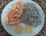 Foto del paso 2 de la receta: Pasta gansa con gambas y "gulas"