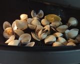 Foto del paso 2 de la receta Medallones de merluza en salsa de almejas y zanahoria🍽