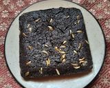 A picture of step 3 of Oreo biscuit cake.