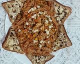 A picture of step 3 of Red sauce chicken pasta with garlic bread.