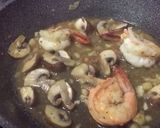 รูปขั้นตอนการทำที่ 1 ของ กุ้งแชบ๊วยเห็ดผัดกระเทียมพริกไทยราดข้าว(วีดีโอ)