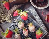 A picture of step 5 of Chocolate coated strawberries.