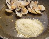 Foto del paso 7 de la receta Plumas con langostinos, almejas y verduritas