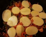Foto del paso 3 de la receta Caballa a la moruna, con patatas y pimientos