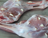 Foto del paso 1 de la receta: Pierna de cordero lechal al whisky