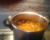 Foto del paso 2 de la receta: Potaje de garbanzos, habichuelas, carne de pollo, chorizo, morci