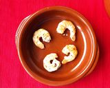 Foto del paso 1 de la receta: Langostinos al cava con gulas y pil pil