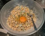 A picture of step 2 of Indonesian Corn Fritter.