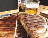 Foto del paso 5 de la receta: Torillazzeta (Tortilla con chicharrón norteña, rellena con cebolla y muzzarela)