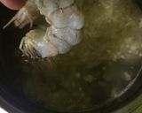 Foto langkah ke 5 dari resep Sup udang galah.