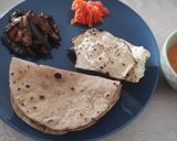 A picture of step 5 of Jowar/Sorghum Phulka 😋.