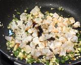 รูปขั้นตอนการทำที่ 3 ของ กุ้งผัดพริกขี้หนู