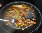 Foto del paso 2 de la receta Paella de secreto ibérico y ajetes