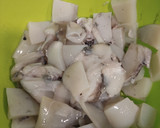 Foto del paso 1 de la receta: Sepia con champiñones en salsa de almendras