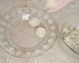 A picture of step 2 of Egg Chicken balls.