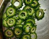A picture of step 1 of Karela kathi mithi sabji.