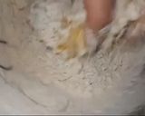 Foto del paso 4 de la receta: Pepas con banana pero sin manteca ni huevos