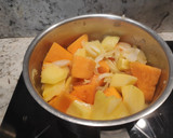 Foto del paso 2 de la receta: Crema de patata y calabaza con toque de orégano