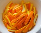 รูปขั้นตอนการทำที่ 1 ของ ผิวส้มเคลือบแก้ว (Candied Orange Peel)