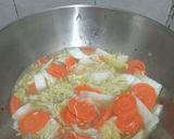 Foto langkah ke 3 dari resep Tumis Sawi Wortel Ayam Suwir.