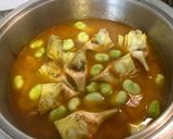 Foto del paso 3 de la receta Arroz caldoso con alcachofas, habas y salmón