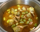 Foto del paso 3 de la receta: Arroz caldoso con alcachofas, habas y salmón