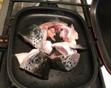 A picture of step 1 of Crispy Fried Salmon Fish Head.