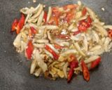 Foto langkah ke 4 dari resep Tumis Daun Singkong Pepaya Teri.