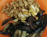 Foto langkah ke 3 dari resep 7. Sambal teri, jengkol, terong ungu, tempe.