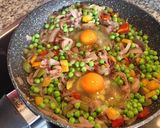 Foto del paso 4 de la receta: Guisantes con huevo y verduras