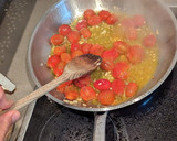Foto del paso 3 de la receta: Pasta con tomates cherry, gambas y queso parmesano