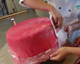 Foto del paso 6 de la receta: Pastel de fondant con decoración de Navidad 🎄☃️