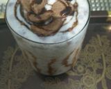 A picture of step 3 of Choco flakes milk shake.