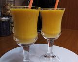 عکس مرحله 1 از دستور میک شیک شیر موز انبه