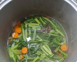 Foto langkah ke 3 dari resep Sayur Bening Caisim (Sawi Hijau) Wortel.