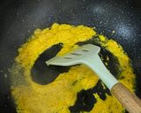 Foto langkah ke 2 dari resep 76.) Nasi kuning magicom anti gagal harum lezat.