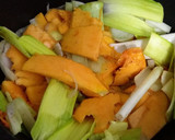 Foto del paso 3 de la receta: 🥄Crema de calabaza🎃