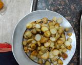 A picture of step 5 of Arbi stir fry.