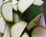 Foto del paso 1 de la receta: Ensalada de calabacín y cherrys