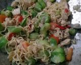 Foto langkah ke 3 dari resep Tumis oyong mie saus tiram.