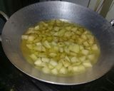 Foto langkah ke 1 dari resep Sambel goreng kentang telur puyuh dan krupok derodok.