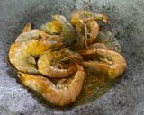 Gambar langkah 2 resipi Udang Goreng Kunyit.