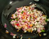 A picture of step 2 of Egg bhurji.